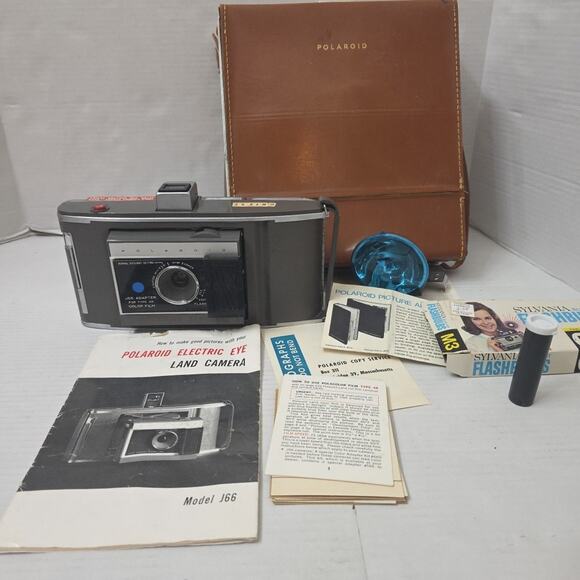 Vintage Polaroid Land Camera W Case Manual & Flashbulbs Model J66 Untested AS IS - Picture 16 of 16